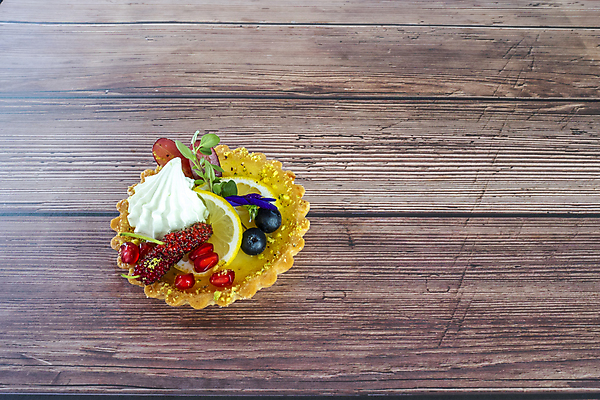 포토 JPG 해외이미지 디저트 실내 사람없음 나무바닥 과일타르트 타르트 해외202009 해외포토 음식 빵 바닥 내부 파이_빵 파일형식