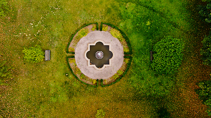 포토 JPG 해외이미지 나무 식물 디자인 계절 공원 여행 백그라운드 밭 자연 휴가 휴식 풍경 잔디 초원 사람없음 야외 초록색 물 여름 환경 정원 봄 신선 원형 고급 중앙 정상 숲 심볼 사인 분수 내추럴 조감도 해외202009 해외포토 자연요소 도형 공공시설 컬러 컨셉 농업 생태계 파일형식