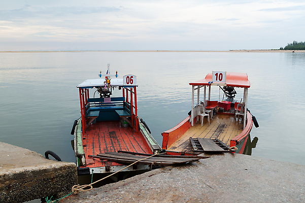 포토 JPG 해외이미지 아시아 모래 바다 섬 여행 이동 태국 자연 하늘 휴가 휴식 풍경 사람없음 야외 물 여름 햇빛 태양 항구 침묵 화물 전원 만 보트 장면 포트 내추럴 파라다이스 수평선 해외202009 해외포토 자연요소 계절 나라 컨셉 배_교통 교통시설 소리 운송업 전기에너지 생태계 파일형식