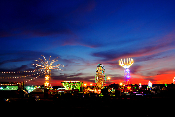 포토 JPG 해외이미지 구름 공원 행복 실루엣 아시아 과학 여행 태국 하늘 호텔 휴가 휴식 전등 새해 풍경 사람없음 건물 파티 축제 일몰 놀람 도시 야간 오브젝트 사인 질감 내추럴 해외202009 해외포토 자연요소 건축물 공공시설 감정 나라 컨셉 숙소 조명 촬영기법 표정 이벤트 노을 파일형식