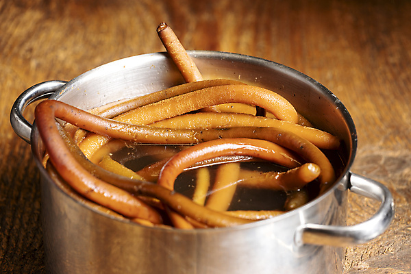 포토 JPG 해외이미지 전통 음식 다이어트 재료 건조 건강 요리 사람없음 가로 갈색 해조류 냄비 정상 보따리 머리위 칠레 다시마 식용 탈수 해외202009 해외포토 컬러 해양식물 남아메리카 솥 파일형식