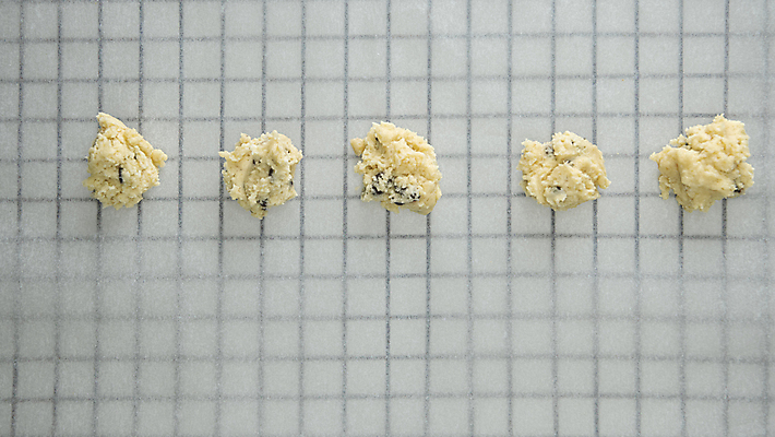 포토 JPG 해외이미지 스튜디오촬영 음식 백그라운드 탁자 디저트 실내 사탕 사람없음 가로 하이앵글 컬러풀 갈색 쿠키 케이크 초콜릿 빵집 흰색 신선 그룹 재산 달콤 아침식사 인스턴트 정상 굽기 흰배경 일렬 부드러움 칼로리 고립 정물화 핸드메이드 해외202009 해외포토 뷰포인트 컬러 가구 내부 금융 상점 식사 감각 맛 구이 그림 파일형식