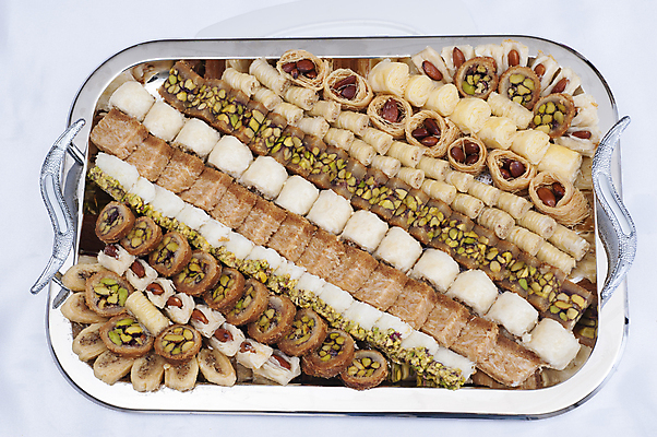 포토 JPG 해외이미지 접시 음식 디저트 종류 동양인 사람없음 과자 요식업 빵집 흰색 고급 선택 달콤 굽기 고립 핸드메이드 해외202009 해외포토 식기 산업 컬러 컨셉 인종 상점 맛 구이 파일형식