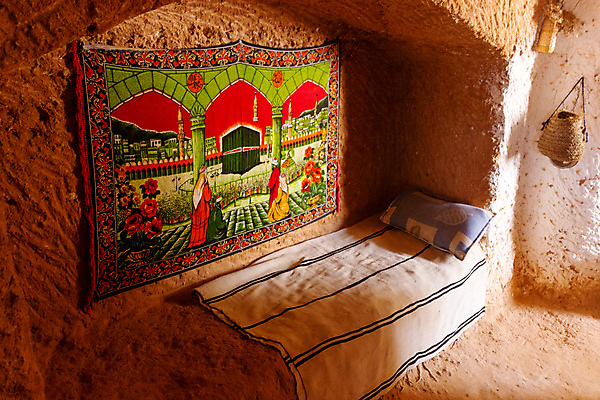 포토 JPG 해외이미지 전통 디자인 문화 여행 백그라운드 패턴 건축양식 아프리카 주택 실내 미술 사람없음 건물 장식 빨간색 초록색 컬러풀 방 수확 침대 직물 잠 황금 담요 천 옛날 튀니지 해외202009 해외포토 건축물 건축 나라 컬러 가구 무늬 농업 문화예술 내부 파일형식