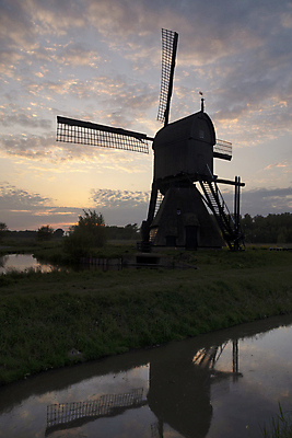 포토 JPG 해외이미지 구름 자연 하늘 풍경 사람없음 건물 물 컬러풀 태양 평화 침묵 고요 일몰 풍차 시골 역사 저녁 네덜란드 기념물 천연기념물 옛날 해외202009 해외포토 자연요소 건축물 유럽 컬러 컨셉 노을 소리 야간 생태계 파일형식