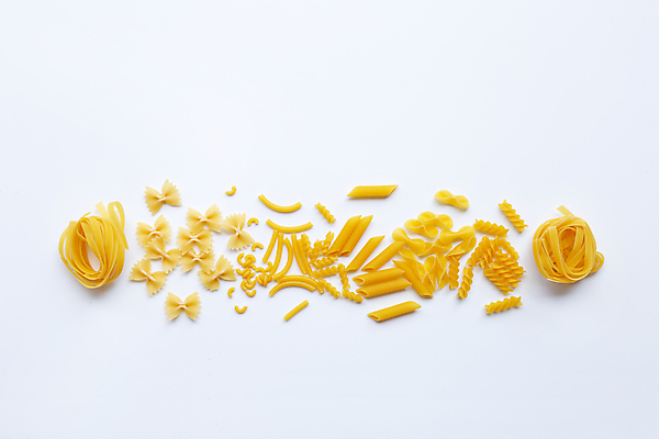 포토 JPG 해외이미지 파스타 실내 사람없음 마카로니 파르팔레 파스타면 펜네 플랫레이 탈리아텔레 해외202009 해외포토 서양음식 내부 면류 플랫 파일형식