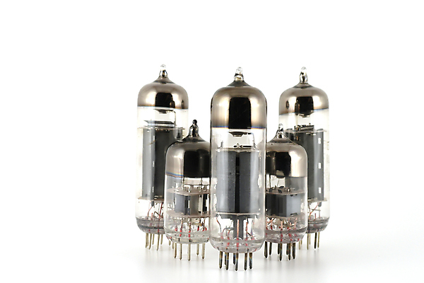 포토 JPG 해외이미지 산업 과학 유리 사람없음 전자제품 빛 텔레비전 장비 수확 흰색 램프 투명 역사 라디오 복고 전자 오디오 튜브 고립 옛날 스타일 해외202009 해외포토 컬러 농업 재질 조명 파일형식