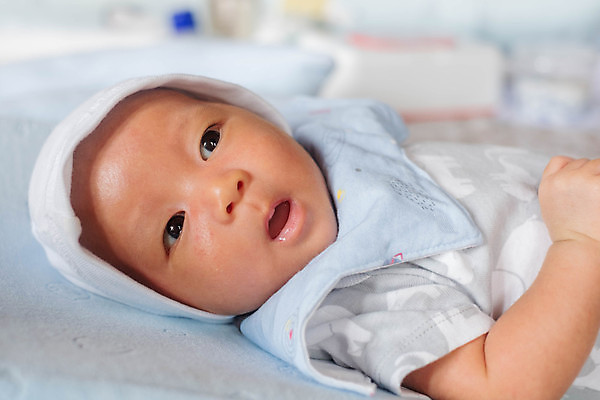 포토 JPG 해외이미지 백인 손 응시 행복 무기 얼굴 어린이 가족 건강 한명 사람 동양인 소년 검은색 방 흰색 침대 표현 아기 신생아 잠 달콤 작음 거짓말 걸음마 결백 돌봄 천진난만 해외202009 해외포토 서양인 1 시선 남자 감정 컬러 가구 컨셉 관계 모션 인종 신체부위 맛 크기 파일형식