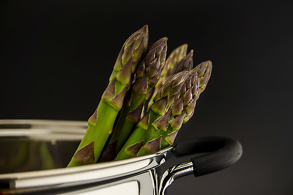 포토 JPG 해외이미지 식물 계절 음식 백그라운드 컨셉 다이어트 채소 재료 자연 건강 요리 서기 동양인 사람없음 초록색 반사 새싹 금속 주방 검은색 식사 어둠 봄 신선 맛 냄비 수증기 다발 먹기 유기농 아스파라거스 날것 칼로리 내추럴 생식 숙성 채식주의자 맛있는 해외202009 해외포토 웰빙 컬러 모션 재질 인종 솥 생태계 채식 파일형식