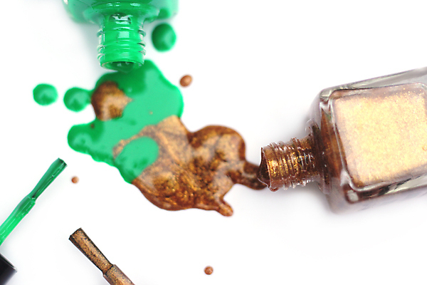 포토 JPG 해외이미지 유리 미술 사람없음 초록색 파란색 빛 컬러풀 유행 상점 금속 페인트 화장품 흰색 붓 못 오픈 화려 액체 황금 플랫 떨어짐 상품 컨테이너 손톱관리 오브젝트 매니큐어 만들기 위치 광택 고립 구리 니스 스타일 해외202009 해외포토 산업 컬러 컨셉 모션 재질 문화예술 뷰티 공구 원소 네일아트 파일형식