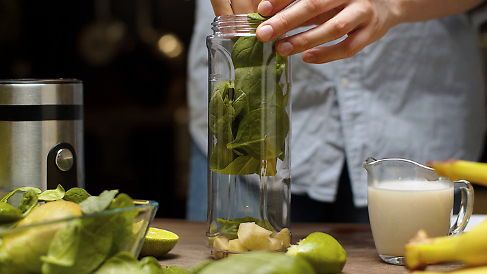 포토 JPG 해외이미지 라이프스타일 여자 음료 조각 잎 다이어트 채소 과일 유리 주택 바나나 건강 관리 요리 사람없음 내부 건강관리 주방 에너지 신선 달콤 몸무게 준비 유기농 만들기 시금치 스무디 영양분 적자 채식주의자 놓기 해외202009 해외포토 식물 웰빙 모션 재질 사람 건물 생활 맛 채식 파일형식