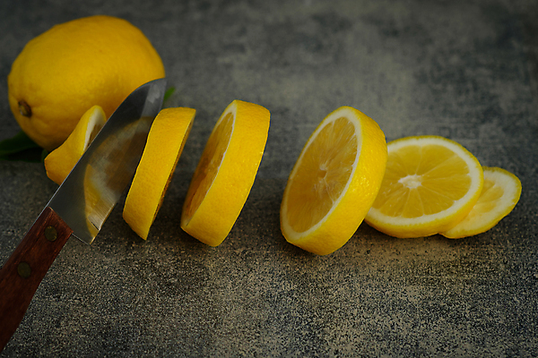 포토 JPG 해외이미지 음식 조각 백그라운드 컨셉 다이어트 과일 재료 부분 탁자 귤 건강 요리 사람없음 빛 우주 주방 어둠 침묵 주스 시골 신선 칼 달콤 자르기 먹기 레몬 상쾌 유기농 슬라이스 라임 마법 C 내추럴 구성 숙성 스타일 맛있는 해외202009 해외포토 웰빙 알파벳 감정 음료 가구 모션 소리 맛 파일형식