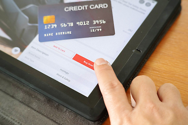 포토 JPG 해외이미지 컨셉 돈 인터넷 비즈니스 통신 손가락 버튼 열쇠 사람없음 노트북 쇼핑 컴퓨터 알약 세일 상점 디지털 검은색 공책 웹 카트 터치 긴급 키보드 신용카드 시장 구매 서비스 무역 시작 전자 언론 소매 온라인 전자상거래 마케팅 매각 키패드 해외202009 해외포토 손 산업 컬러 문구용품 금융 전자제품 약 재산 파일형식