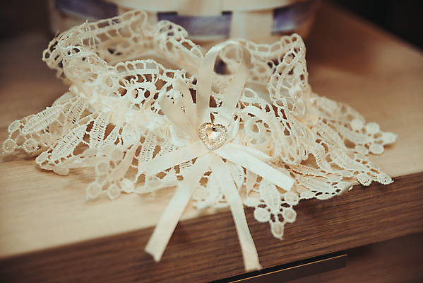 포토 JPG 해외이미지 커플 여자 기념일 결혼 백그라운드 2 일러스트 가족 신혼부부 결혼식 발렌타인데이 선물 사랑 사람없음 빨간색 빛 반사 금속 신혼여행 축하 반지 쌍 원형 황금 우아함 은색 보석 심볼 사인 결혼반지 열정 다이아몬드 약혼 고립 백금 영원 옛날 해외202009 해외포토 도형 부부 감정 컬러 컨셉 장신구 관계 데이이벤트 재질 사람 이벤트 광석 약속 신혼 파일형식