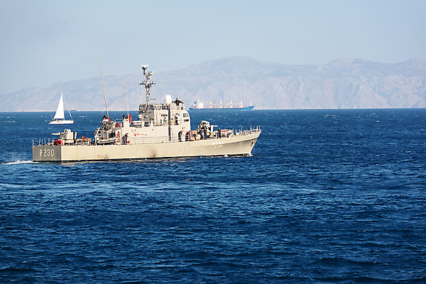 포토 JPG 해외이미지 바다 항해 사람없음 항구 보트 승무원 그리스 군용 함선 해군 육군 포트 그리스인 명령 해외202009 해외포토 서양인 직업 유럽 배_교통 교통시설 군대 파일형식