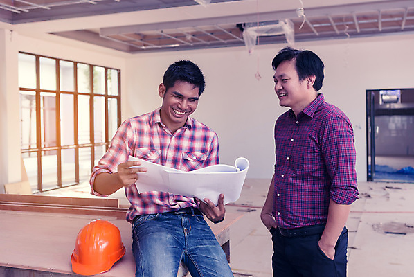 포토 JPG 해외이미지 직업 디자인 산업 2 비즈니스 건축양식 통신 협력 노동자 함께함 대화 사람 동양인 두명 건물 컴퓨터 사무실 우주 장비 업무 작업 엔지니어 감독 계획 헬멧 건축가 땅 동료 청사진 공학 프로젝트 콜라보레이션 브레인스토밍 해외202009 해외포토 건축물 교육 건축 컨셉 관계 말하기 인종 전자제품 기술자 보호장비 파일형식