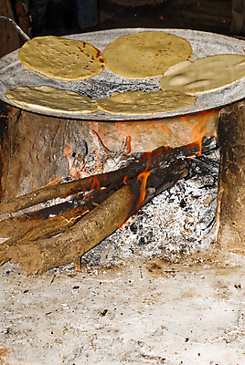 포토 JPG 해외이미지 전통 그릇 손 여자 문화 음식 빵 여행 재료 멕시코 건강 옥수수 요리 사람없음 주방 식사 시골 신선 업무 원주민 오븐 맛 밀 유기농 반죽 롤 밀가루 지역 타코 내추럴 옛날 페스츄리 핸드메이드 맛있는 해외202009 해외포토 식기 웰빙 컨셉 북아메리카 곡류 사람 신체부위 가전제품 작업 아프리카인 가루 파일형식