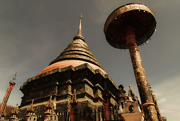 포토 JPG 해외이미지 구름 전통 디자인 아시아 종교 문화 여행 불교 건축양식 태국 하늘 벽돌 미술 동양인 사람없음 장식 파란색 조각상 교회 탑 사찰 역사 재산 황금 정상 땅 신성 수녀원 숭배 옛날 웅장함 해외202009 해외포토 자연요소 건축물 건축 나라 컬러 종교건축 문화예술 인종 건물 금융 조형물 파일형식