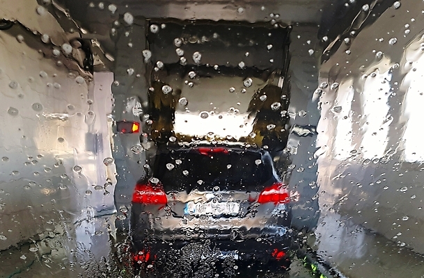 포토 JPG 해외이미지 창문 교통시설 자동차 유리 사람없음 물 빛 거품 젖음 물방울 씻기 빨래 소프트포커스 서비스 먼지 비누 세탁기 블러 자동 해외202009 해외포토 자연요소 육상교통 교통 가사 재질 촬영기법 위생용품 청결 가전제품 시설 파일형식