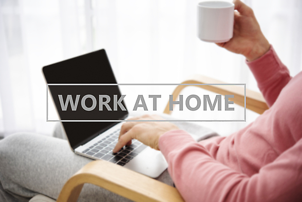 포토 JPG 해외이미지 백인 1 라이프스타일 행복 인터넷 비즈니스 통신 주택 직장 실내 사람 성인 사람없음 컵 노트북 컴퓨터 사무실 공책 머그컵 업무 비즈니스맨 이메일 무선전화기 온라인 프리랜서 해외202009 해외포토 서양인 직업 식기 남자 감정 회사 문구용품 내부 건물 생활 전자제품 작업 직장인 전화기 파일형식