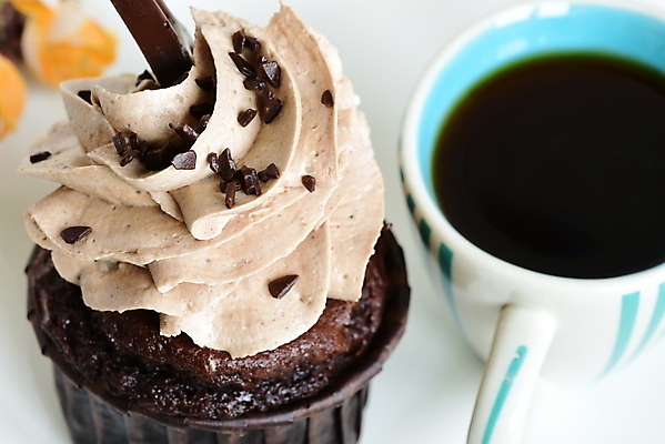 포토 JPG 해외이미지 커피 티타임 사람없음 초콜릿 달콤 커피잔 초코케이크 해외202009 해외포토 음료 휴식 디저트 잔 케이크 맛 파일형식