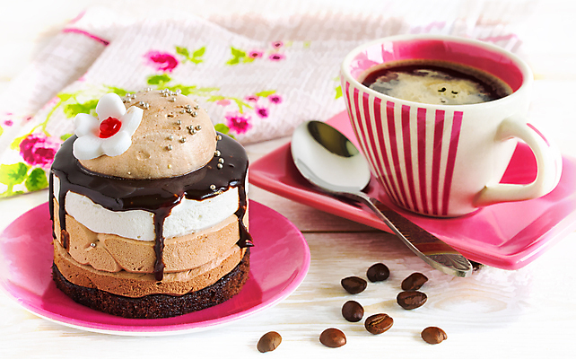 포토 JPG 해외이미지 커피 티타임 사람없음 초콜릿 원두 달콤 커피잔 티스푼 초코케이크 해외202009 해외포토 음료 휴식 디저트 잔 케이크 숟가락 맛 파일형식