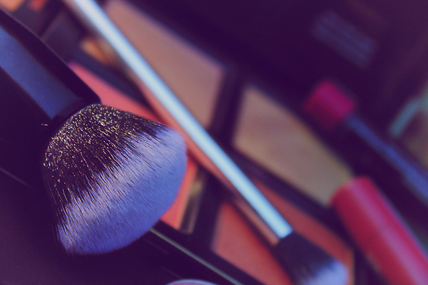 포토 JPG 해외이미지 실내 사람없음 화장용품 아이섀도 메이크업브러쉬 섀도우팔레트 해외202009 해외포토 내부 화장품 붓 미용용품 파일형식