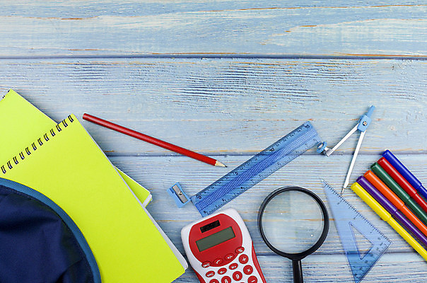 포토 JPG 해외이미지 학생 디자인 교육 종이 어린이 백그라운드 컨셉 다이어트 가방 비즈니스 포장 배낭 학교 탁자 문구용품 사람없음 목재 책 초록색 파란색 스터디 상자 컬러풀 사무실 연필 우주 쪽지 공책 공백 장비 에너지 흰색 신선 업무 플랫 정상 책상 오브젝트 신학기 유기농 위치 점심식사 해외202009 해외포토 나무 웰빙 잡화 컬러 가구 재료 학용품 건강 사람 학습 필기구 식사 작업 파일형식