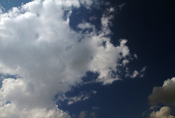 포토 JPG 해외이미지 구름 로우앵글 백그라운드 자연 하늘 바람 날씨 파노라마 풍경 사람없음 야외 가로 파란색 빛 컬러풀 햇빛 태양 우주 환경 흰색 오픈 투명 질감 천국 솜털 스카이라인 흐림 접근 해외202009 해외포토 자연요소 뷰포인트 컬러 촬영기법 생태계 파일형식