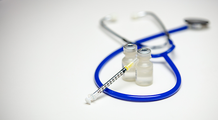 포토 JPG 해외이미지 청진기 유리병 건강 병원 주사기 안전 사람없음 치료 파란색 약 건강관리 고통 장비 의사 흰색 긴급 바늘 쌍 바이러스 보호 질병 예방 감염 슛 전염 고립 돌봄 백신 예방접종 항생제 카피스페이스 해외202009 해외포토 감정 컬러 컨셉 의학 의료기기 모션 병_용기 관리 공백 의료진 도구 접종 파일형식