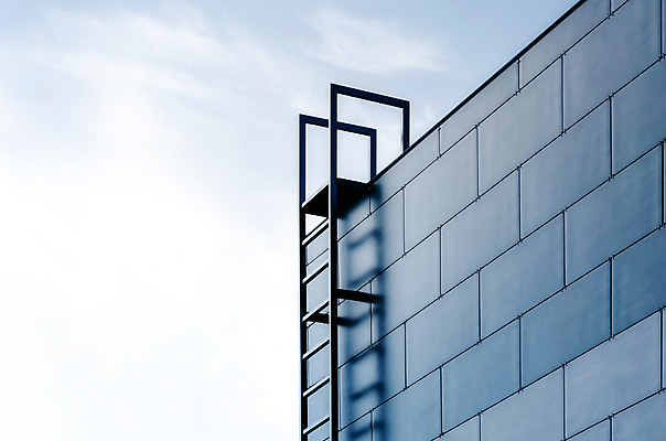 포토 JPG 해외이미지 구름 디자인 외관 선 벽 백그라운드 컨셉 비즈니스 건축양식 사다리 하늘 지붕 추상 새로움 거리 주택 들기 사람없음 건물 파란색 빛 사무실 계단 금속 흰색 도시 정상 철 상승 오르기 리프트 단계 해외202009 해외포토 자연요소 건축물 건축 컬러 무늬 모션 재질 도구 파일형식