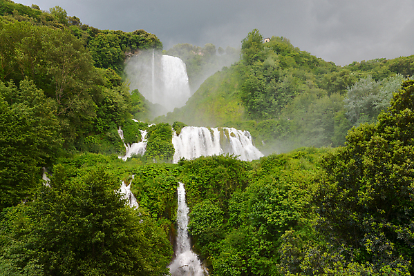 포토 JPG 해외이미지 나무 식물 공원 유럽 자연 휴가 산 풍경 사람없음 야외 목재 초록색 물 파란색 강 점프 힘 이탈리아 산책 거품 폭포 하이킹 흐름 에너지 가을 시골 신선 개울 급류 동굴 숲 속도 해외202009 해외포토 자연요소 계절 공공시설 나라 컬러 컨셉 재료 모션 레저 휴식 생태계 파일형식
