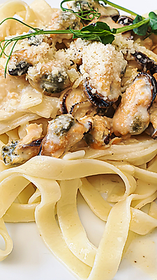 포토 JPG 해외이미지 열매 꽃 음식 조각 다이어트 채소 과일 자연 유리 오이 치즈 파슬리 건강 사람없음 세로 초록색 저녁식사 에너지 추위 신선 면 뜨거움 맛 아침식사 혼합 자르기 뿌리기 해산물 시골집 날것 홍합 시금치 성분 내추럴 면역력 식욕 카피스페이스 페타치즈 해외202009 해외포토 식물 컬러 컨셉 모션 재질 어패류 유제품 주택 식사 공백 생태계 파일형식