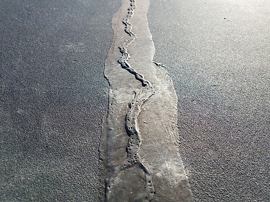 포토 JPG 해외이미지 선 바닥 사람없음 검은색 보행로 균열 수리 땅바닥 콘크리트 해외202009 해외포토 길 컬러 모션 파일형식