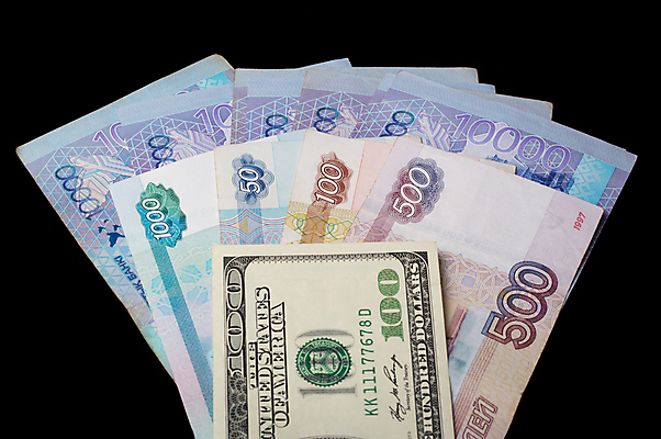 포토 JPG 해외이미지 종이 여행 백그라운드 컨셉 지폐 돈 비즈니스 성공 동양인 사람없음 초록색 금융 경제 달러 쪽지 저축 흰색 재산 문서 투자 여권 신분 가치 환율 계산서 월급 고립 러시아인 세금 전국 이민 국경 해외202009 해외포토 서양인 컬러 이동 인종 파일형식