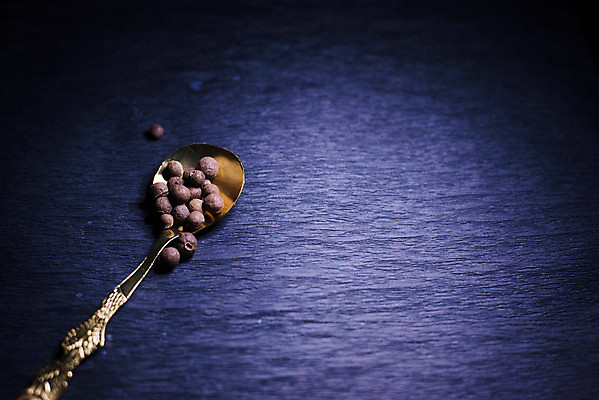 포토 JPG 해외이미지 잡화 음식 조각 백그라운드 채소 재료 양파 파슬리 건강 씨앗 사람없음 가로 컬러풀 반사 쌓기 보라색 검은색 어둠 활발 거울 흰색 반지 원형 양념 조미료 그룹 상품 자르기 수집 허브 향신료 유기농 완두콩 날것 향기 후추 바질 고립 구성 숙성 채식주의자 캡모자 해외202009 해외포토 도형 식물 모자_잡화 웰빙 컬러 컨셉 장신구 모션 콩 채식 냄새 향미료 파일형식