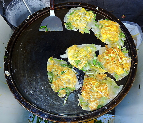 포토 JPG 해외이미지 채소 사람없음 중식 튀김 신선 프라이팬 오믈렛 길거리음식 해외202009 해외포토 음식 주방용품 계란요리 파일형식