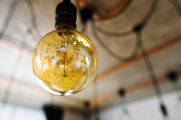 포토 JPG 해외이미지 디자인 백그라운드 전구 유리 조명 매달리기 사람없음 내부 장식 경제 빛 유행 힘 에너지 수확 골동품 램프 황금 클래식 고급 복고 형광등 빛망울 광 옛날 해외202009 해외포토 컨셉 농업 모션 재질 전등 파일형식