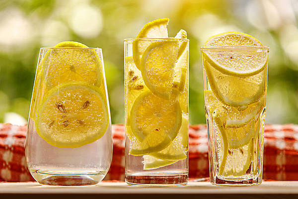 포토 JPG 해외이미지 전통 음료 음식 조각 백그라운드 다이어트 오렌지 과일 유리 탁자 귤 주택 건강 종류 사람없음 초록색 물 여름 환경 정원 얼음 주스 봄 머그컵 추위 수확 흰색 시골 신선 칵테일 설탕 자르기 레몬 레모네이드 가득함 라임 비타민 냉각기 석공 소다 스무디 핸드메이드 디톡스 해외202009 해외포토 자연요소 계절 컬러 가구 농업 모션 재질 주류 건물 컵 에이드 영양소 파일형식