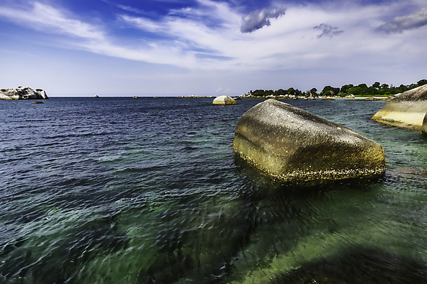 포토 JPG 해외이미지 구름 아시아 바다 섬 여행 자연 하늘 휴가 풍경 사람없음 야외 가로 물 여름 파란색 맑음 바위 시골 큼 인도네시아 장면 내추럴 해외202009 해외포토 자연요소 계절 나라 컬러 날씨 돌_바위 크기 생태계 파일형식