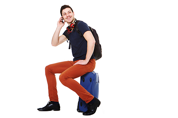 포토 JPG 해외이미지 백인 모델 1 라이프스타일 응시 남자 행복 여행 백그라운드 신체 가방 모바일 대화 한명 서기 사람 앉기 성인 스마트폰 유행 여행가방 헤드폰 듣기 짐 흰색 자신감 기다림 시원함 가득함 스마트 길이 고립 카피스페이스 해외202009 해외포토 서양인 시선 잡화 감정 컬러 음향기기 컨셉 모션 말하기 생활 핸드폰 스마트기기 공백 파일형식