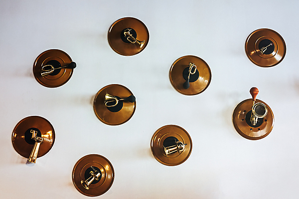 포토 JPG 해외이미지 디자인 교통시설 자동차 뿔 경고 사람없음 빛 반사 금속 검은색 힘 소리 장비 운전 수확 골동품 흰색 기구 클래식 고급 전시회 향수 오브젝트 오픈카 복고 신호 공포 시끄러움 엔진 고무 고립 놋쇠 옛날 자동 특별함 스타일 해외202009 해외포토 육상교통 컬러 교통 컨셉 농업 모션 승용차 재질 화장품 전시 시설 파일형식