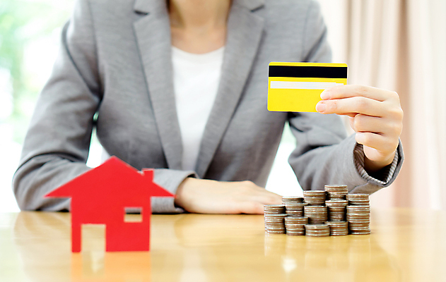 포토 JPG 해외이미지 손 컨셉 돈 비즈니스 탁자 주택 사람없음 사무실 동전 계산기 유로 신용카드 재산 구매 주기 투자 모음 대출 매각 진짜 수수료 놓기 해외202009 해외포토 가구 모션 문구용품 한글 건물 신체부위 금융 쇼핑 장비 요금 파일형식