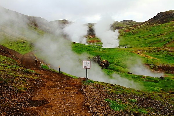 포토 JPG 해외이미지 라이프스타일 행복 지구 여행 밭 자국 자연 휴가 산 건강 아이슬란드 풍경 사람없음 야외 초록색 물 강 계곡 트래킹 에너지 뜨거움 수증기 언덕 화산 내추럴 끓이기 땅바닥 지열 지질학 해외202009 해외포토 자연요소 교육 감정 유럽 컬러 농업 모션 레저 바닥 생활 생태계 파일형식