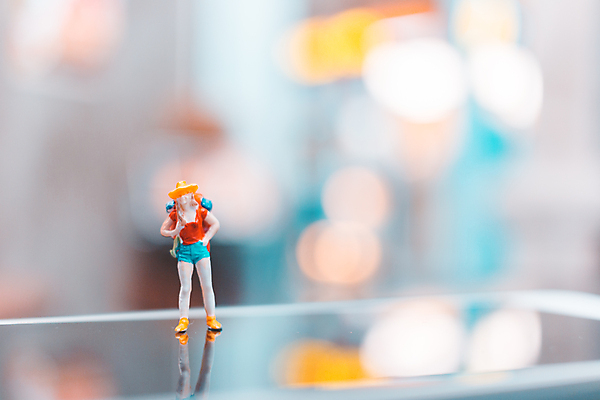 포토 JPG 해외이미지 모델 여행 백그라운드 컨셉 지도 배낭 휴가 사람 사람없음 세계 장난감 숫자 여행객 걷기 미니어처 피규어 탐험 작음 모험가 미니 백패커 해외202009 해외포토 문자 가방 모션 모형 크기 파일형식