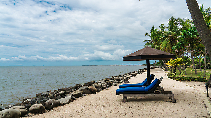 포토 JPG 해외이미지 구름 라이프스타일 모래 바다 섬 여행 2 의자 우산 자연 휴가 휴식 풍경 사람없음 야외 물 여름 파란색 정원 맑음 낭만 흰색 전원 그늘 휴양지 내추럴 터키석 파라다이스 포트폴리오 해외202009 해외포토 자연요소 계절 컬러 가구 컨셉 날씨 생활 장소 전기에너지 보석 생태계 파일형식