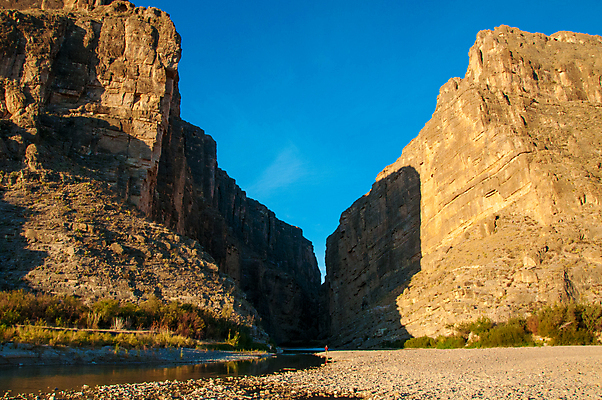 포토 JPG 해외이미지 공원 지구 여행 백그라운드 자연 하늘 표면 산 멕시코 건조 숙이기 풍경 사람없음 물 강 산타클로스 갈색 환경 골짜기 미국 흙 사막 뜨거움 균열 큼 땅 질감 먼지 점토 지역 진흙 가뭄 층 내추럴 땅바닥 전국 텍사스 국경 해외202009 해외포토 자연요소 공공시설 컬러 포즈 크리스마스 북아메리카 모션 날씨 바닥 크기 생태계 파일형식
