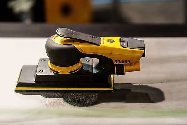 포토 JPG 해외이미지 직업 산업 자동차 표면 사람없음 빛 상점 기계 페인트 손상 장비 수확 공구 업무 원형 작업실 클래식 수리 역 제조 서비스 준비 먼지 그라인더 광택 고정 유지 자동 재주꾼 조작 차고 회복 해외202009 해외포토 도형 육상교통 컨셉 농업 교통시설 도구 작업 커피용품 파일형식