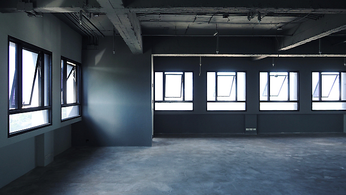 포토 JPG 해외이미지 디자인 산업 벽 백그라운드 비즈니스 건축양식 창문 공장 유리 바닥 주택 실내 사람 사람없음 내부 건물 빛 사무실 우주 방 쓰레기 큼 플라스틱 버리기 천장 패널 깨짐 밀라노 옛날 가리발디 해외202009 해외포토 건축물 건축 컨셉 공업 모션 재질 이탈리아 크기 위인 정치가 파일형식