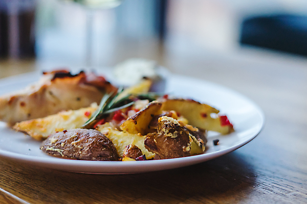 포토 JPG 해외이미지 접시 음식 백그라운드 다이어트 토마토 채소 부분 탁자 양파 파프리카 건강 육류 돼지고기 요리 사람없음 목재 초록색 식당 와인 식사 저녁식사 치킨 샐러드 소고기 튀김 흰색 시골 신선 체리 맛 그릴 상추 바비큐 가슴 굽기 허브 후추 바질 칠면조 점심식사 해외202009 해외포토 나무 식물 식기 컬러 가구 컨셉 과일 식재료 재료 조류 주방용품 주류 신체부위 상점 구이 향신료 닭고기요리 파일형식